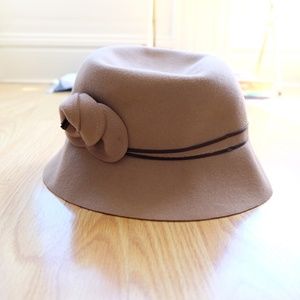 Vintage Banana Republic Cloche Tan Wool Hat